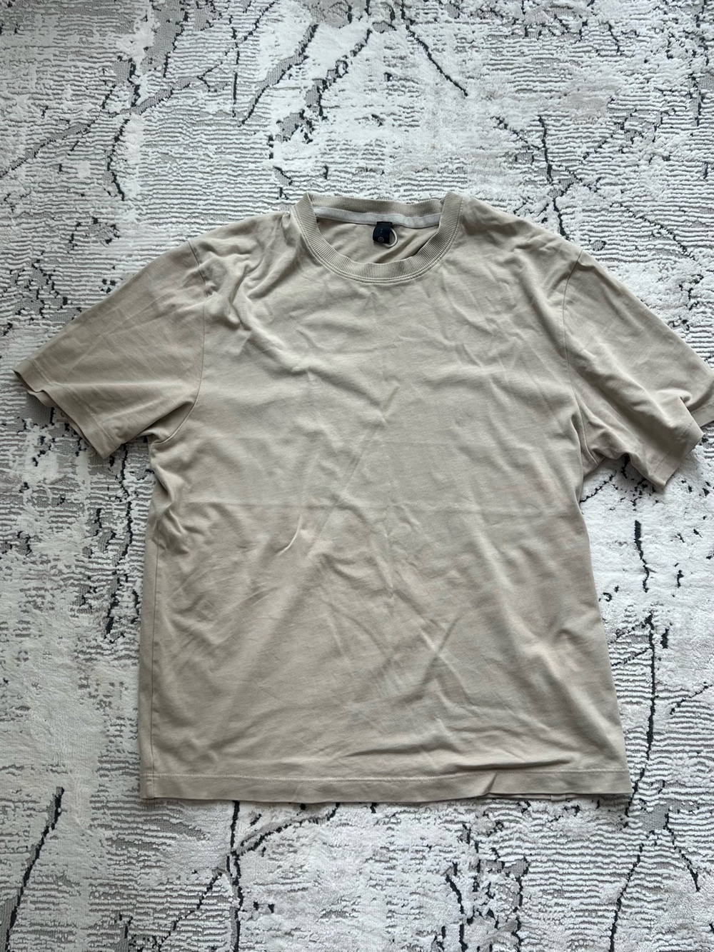 lululemon athletica Men's Light Beige Crew Neck Tee